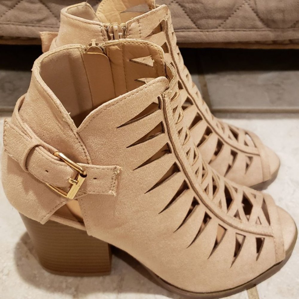 YOKI Women's Ankle Zipper Booties Open Toes Size 8 Beige Nude Color